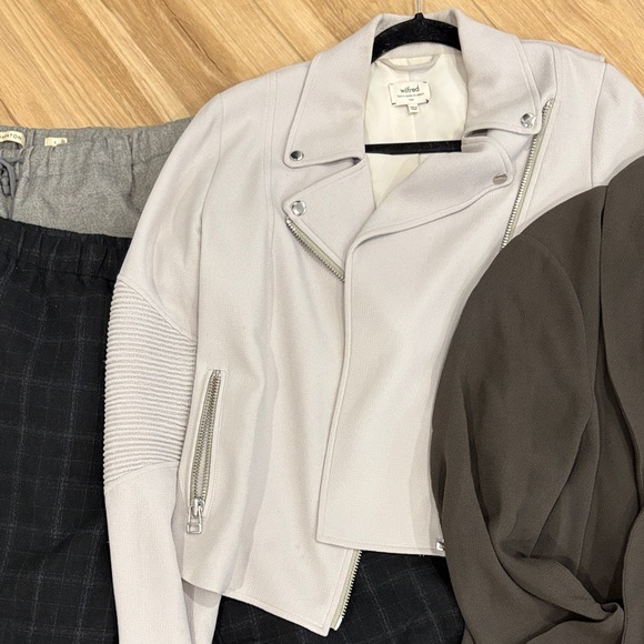 Aritzia Lot - Picture 3 of 3